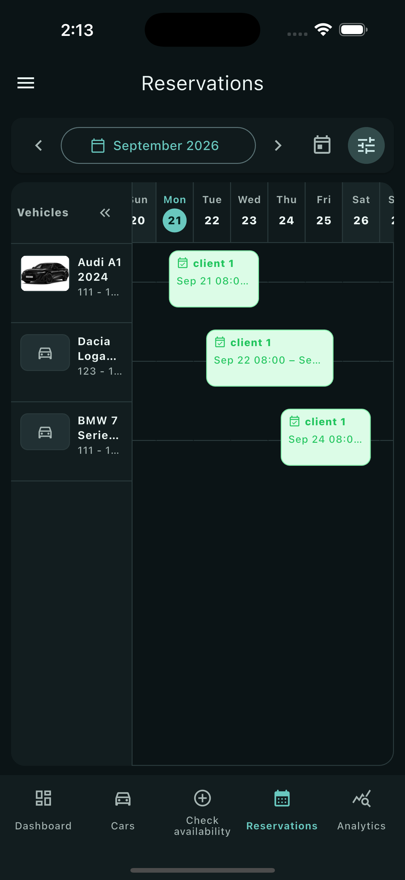 Calendrier des réservations Fleety en mode sombre sur iPhone